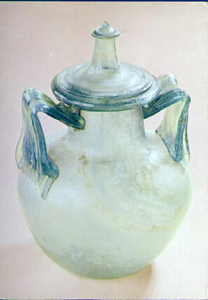 POSTAL 56289: St Germain en Laye Musee des Antiquites Nationales Urne gallo-romaine en verre