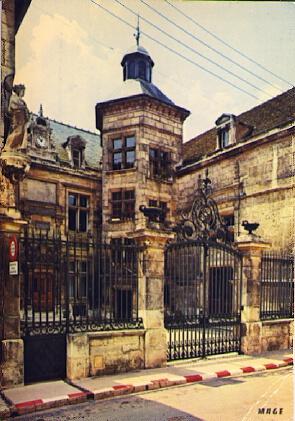 POSTAL 56397: Tonnerre Yonne l Hotel d Uzes