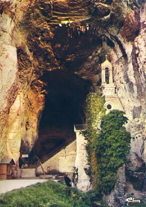 POSTAL 56410: Grottes de La Balme Isere Entree des grottes et la chapelle