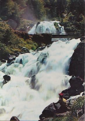 POSTAL 56418: Les Pyrenees Cauterets Cascade de Lutour