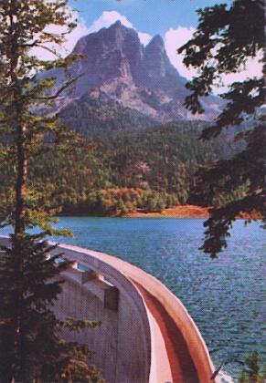 POSTAL 56423: Vallee d Ossau Bious-Artigues Le Pic d Ossau et le Lac de Bious