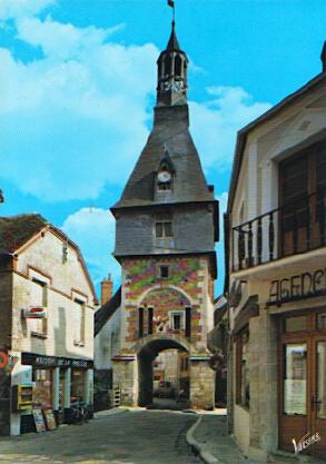 POSTAL 56440: St Fargeau Yonne La tour de l horloge