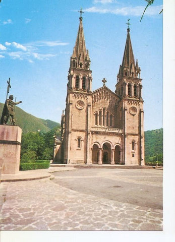Postal 043552 : Covadonga (Asturias). Basilica y estatua del rey Don Pelayo