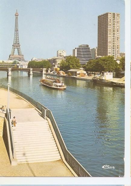 Postal 046889 : Paris. Les quais de la Seina