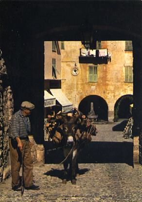 POSTAL 56769: Sospel Scene typique sur le Vieux Pont