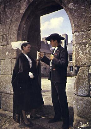 POSTAL 56771: Costumes de Treguier Jeunes du Cercle Ernest Renan