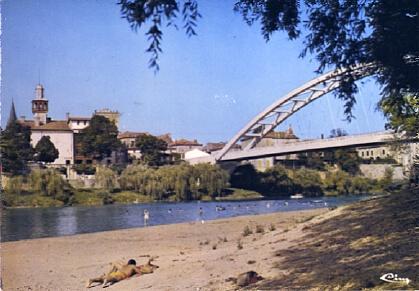 POSTAL 56800: Castelmoron sur Lot La mairie et la plage