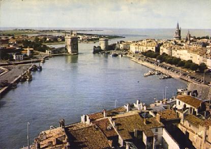 POSTAL 56821: La Rochelle (Charente Maritime) Le Vieux Port