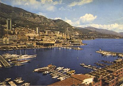 POSTAL 56831: Principaute de Monaco Monte-Carlo: Vue generale. Au premier plan l entree du port
