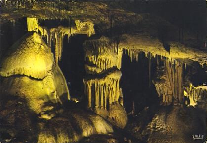 POSTAL 56849: En Quercy Les Grottes de Lacave (Lumiere noire) Les Trois Parques