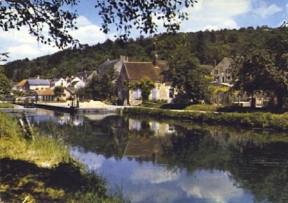 POSTAL 56858: Mailly la Ville (Yonne) Le canal du Nivernais et l hotel de l etoile