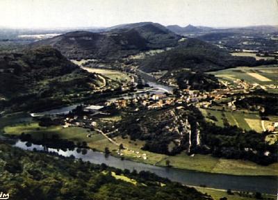 POSTAL 56887: Baume des Dames Vue generale aerienne sur la Vallee du Doubs