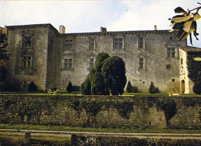 POSTAL 56937: Gramont Le Château – Aile Renaissance Façade Nord