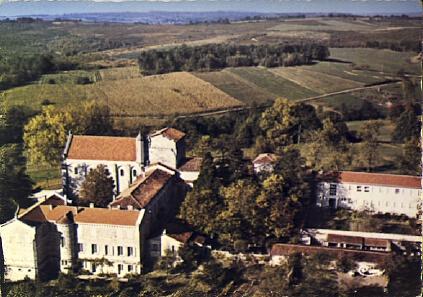 POSTAL 56954: Puyperoux (Charente) Vue aerienne l Abbaye