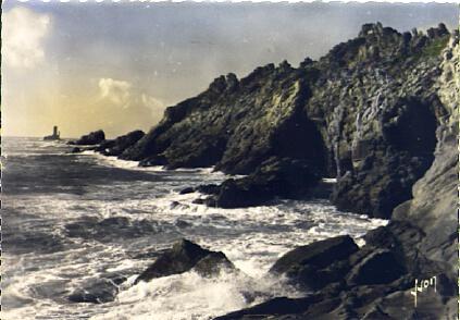 POSTAL 56980: La Pointe du Raz (Finistere) L Eperon et le Phare de la Vieille