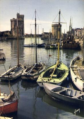 POSTAL 57102: La Rochelle (Charente Maritime) L entree du Vieux Port