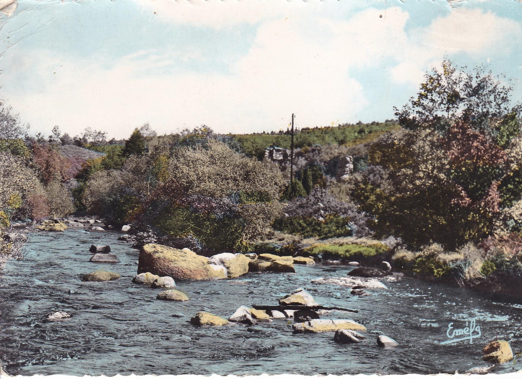 POSTAL 18238: Entre Valliere et Royere Les bords du Thourion
