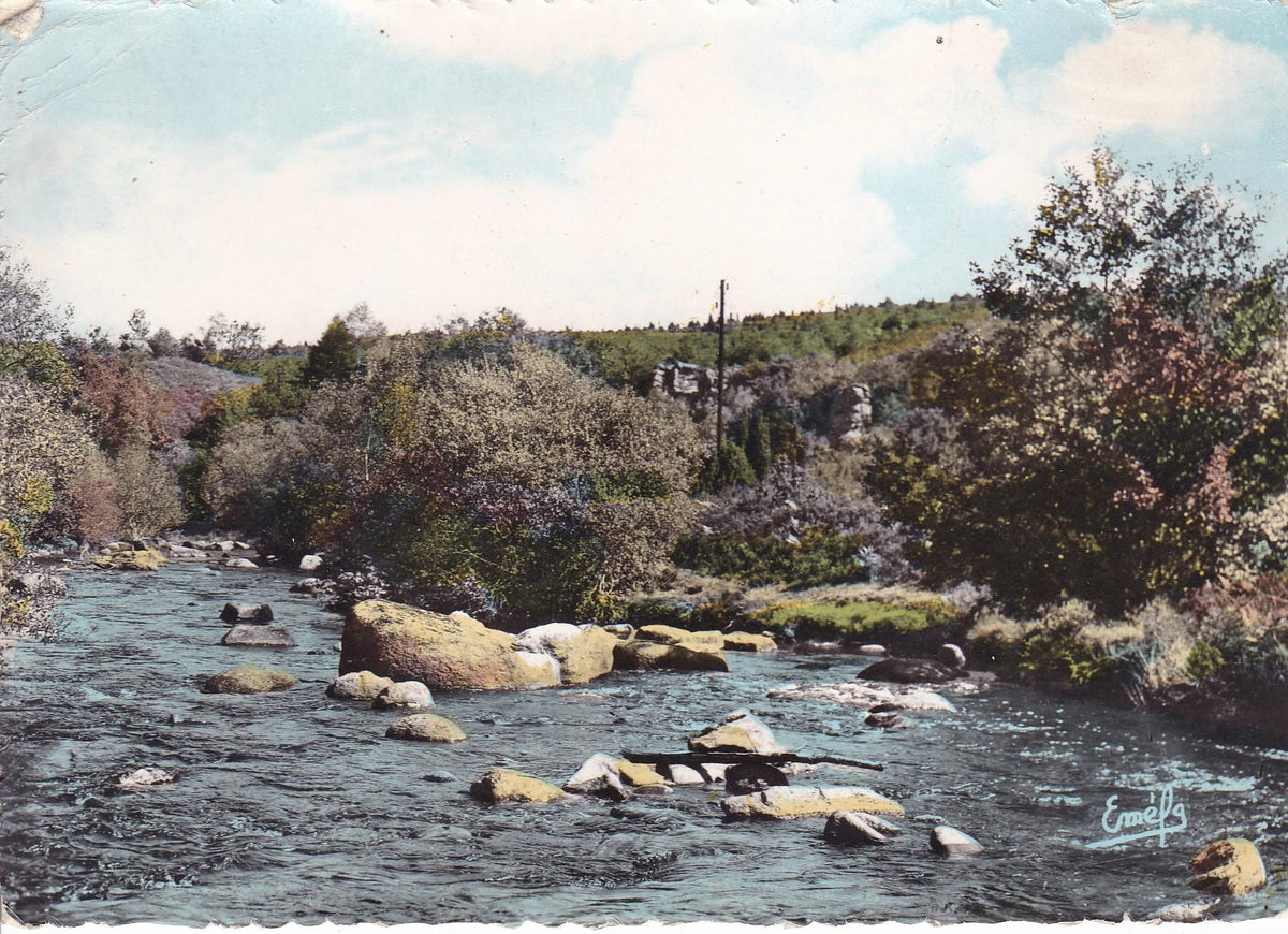POSTAL 18238: Entre Valliere et Royere Les bords du Thourion
