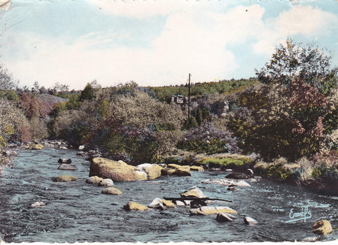 POSTAL 18238: Entre Valliere et Royere Les bords du Thourion
