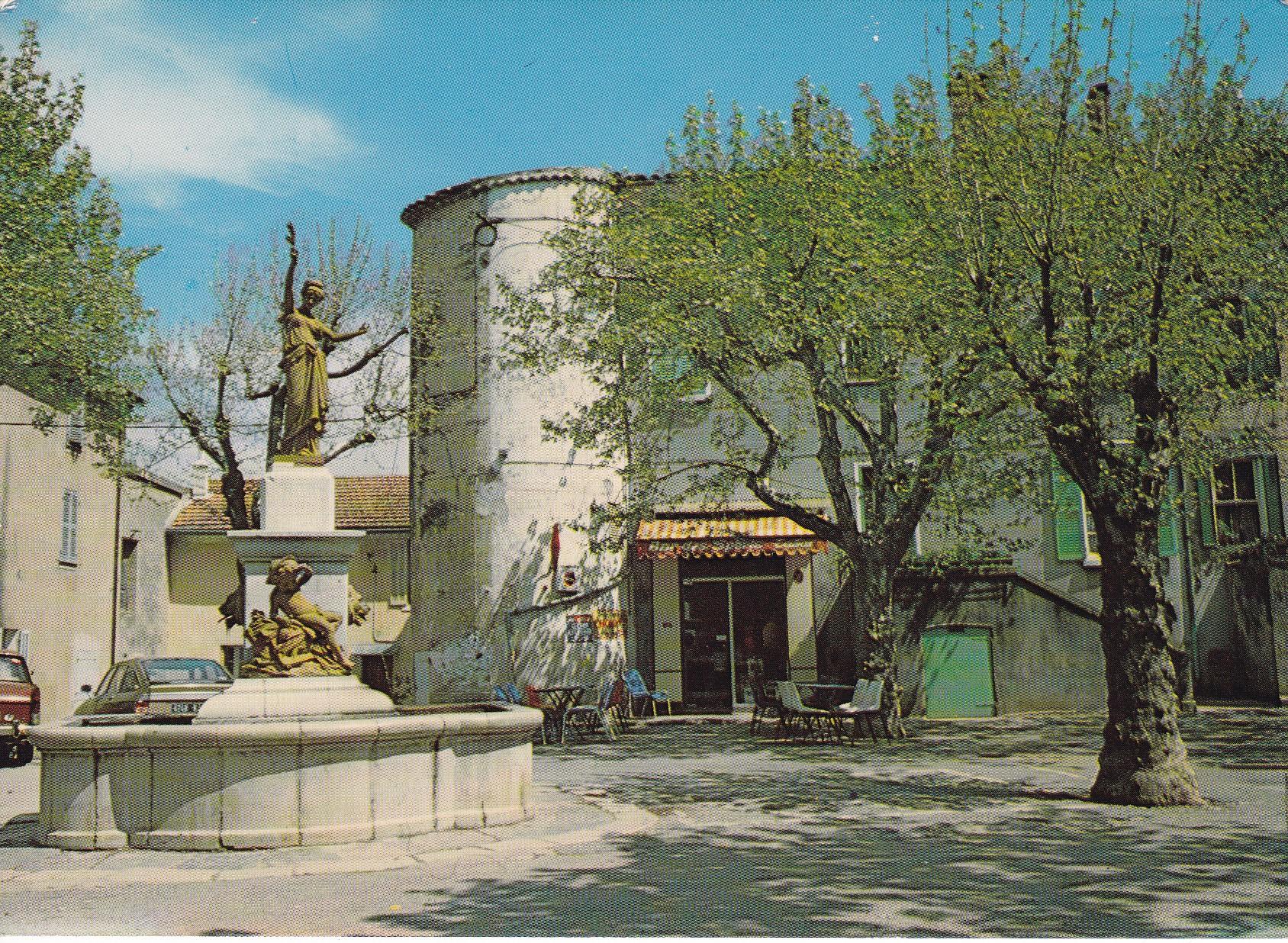 POSTAL 18284: Neoules La place de la Liberte