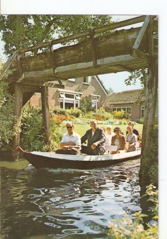Postal 026524 : Groeten iut Giethoorn, Met de punter door het mogie dorp