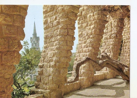 Postal 035295 : Barcelona. Parque Guell (arquitecto Gaudi). Arquitectura y torre de la Casa de Gaudi