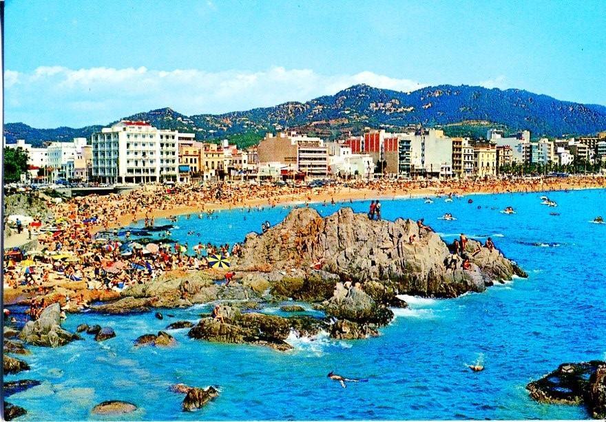 Postal 016610: LLORET DE MAR Costa Brava - Vista general de la playa