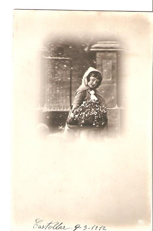 Postal 036292 : Niña con capucha