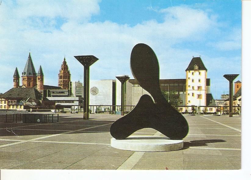 Postal 036746 : Mainz. Rathausplatz mit Blick zum Dom und Pulverturm