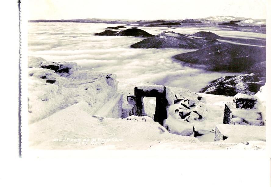 Postal 16439: Laurore vue du PUY DE DOME