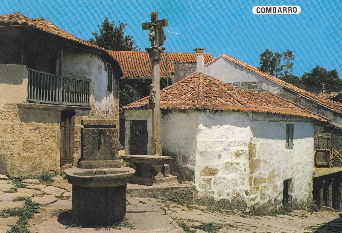 Postal 62025 : Combarro (Pontevedra). Fuente tipica y Crucero