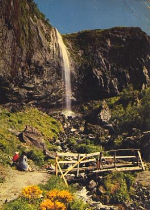 POSTAL 57155: L Auvergne en couleurs naturelles Le Mont-Dore Le Grand Cascade