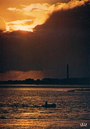 POSTAL 57189: Coucher de soleil sur le phare de la Coubre (Charente Maritime)