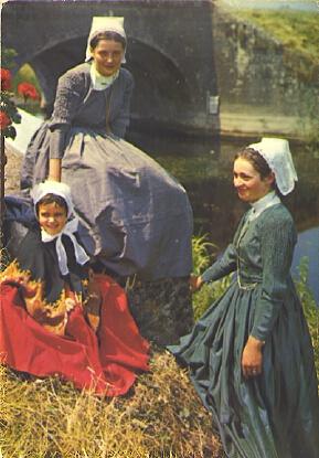 POSTAL 57207: Folklore de France Sud Vendeen Les Cabanieres