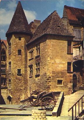 POSTAL 57220: Sarlat en Perigord (Dordogne) La rue Magnana
