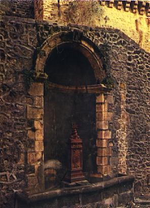 POSTAL 57226: Nontron (Dordogne) Vieille fontaine sur les remparts