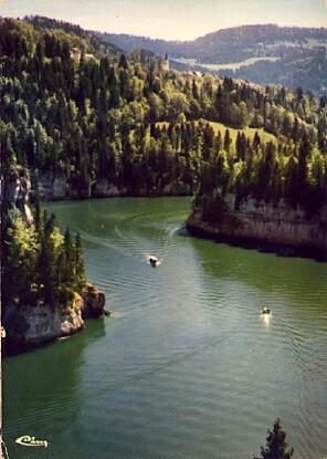 POSTAL 57231: Les bassins du Doubs le rocher Louis-Philippe et le rocher de l Echo