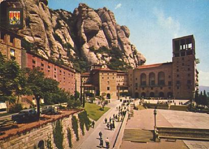 POSTAL 57381: Montserrat fachada y plazas del Santuario