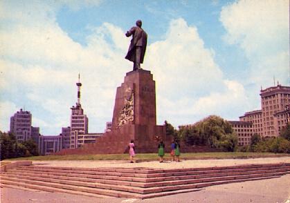 POSTAL 57402: Estatua en Rusia