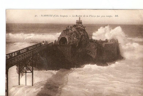 Postal 029057 : Biarritz (Côte basque) - Le Rocher de la Vierge par gros temps. BR.