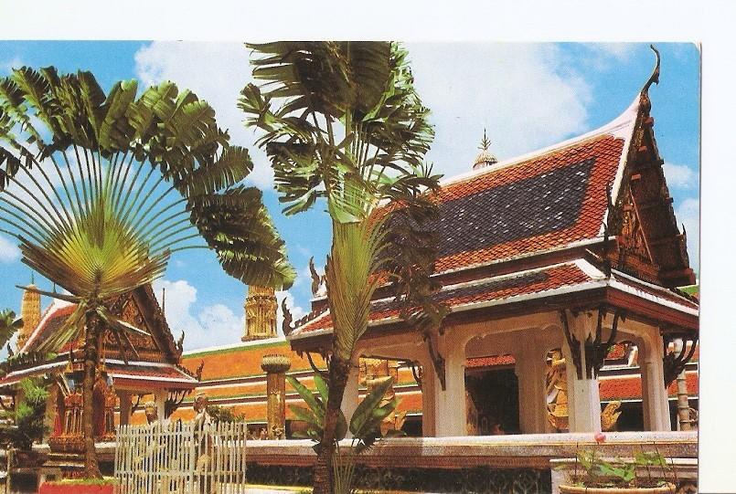 Postal 031332 : Inside the grounds of Wat Phra Keo (Emerald Buddha Temple). Bangkok