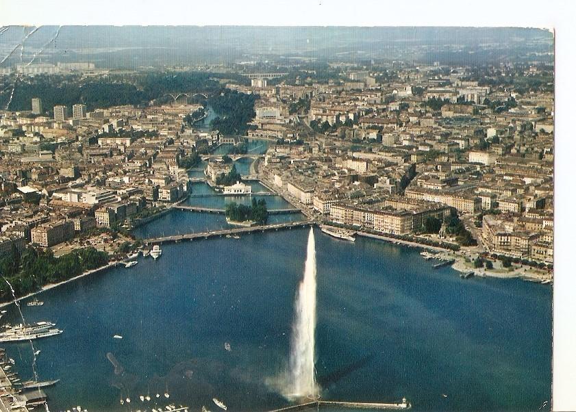 Postal 034727 : Geneve. Le Jet dEau. La Rade et la Ville