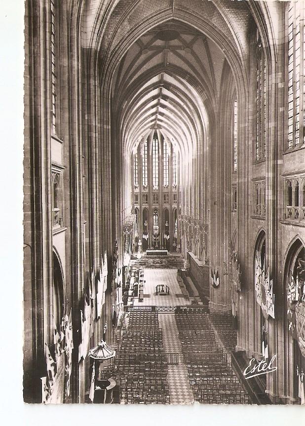 Postal 035768 : Orleans. La Cathedrale Sainte-Croix. The Nave and the Choir