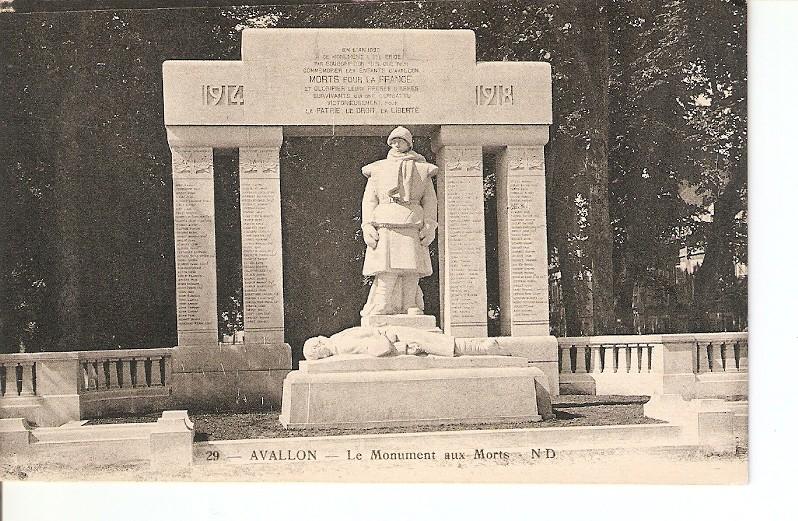 Postal 027088 : Avallon - Le Monument aux Morts