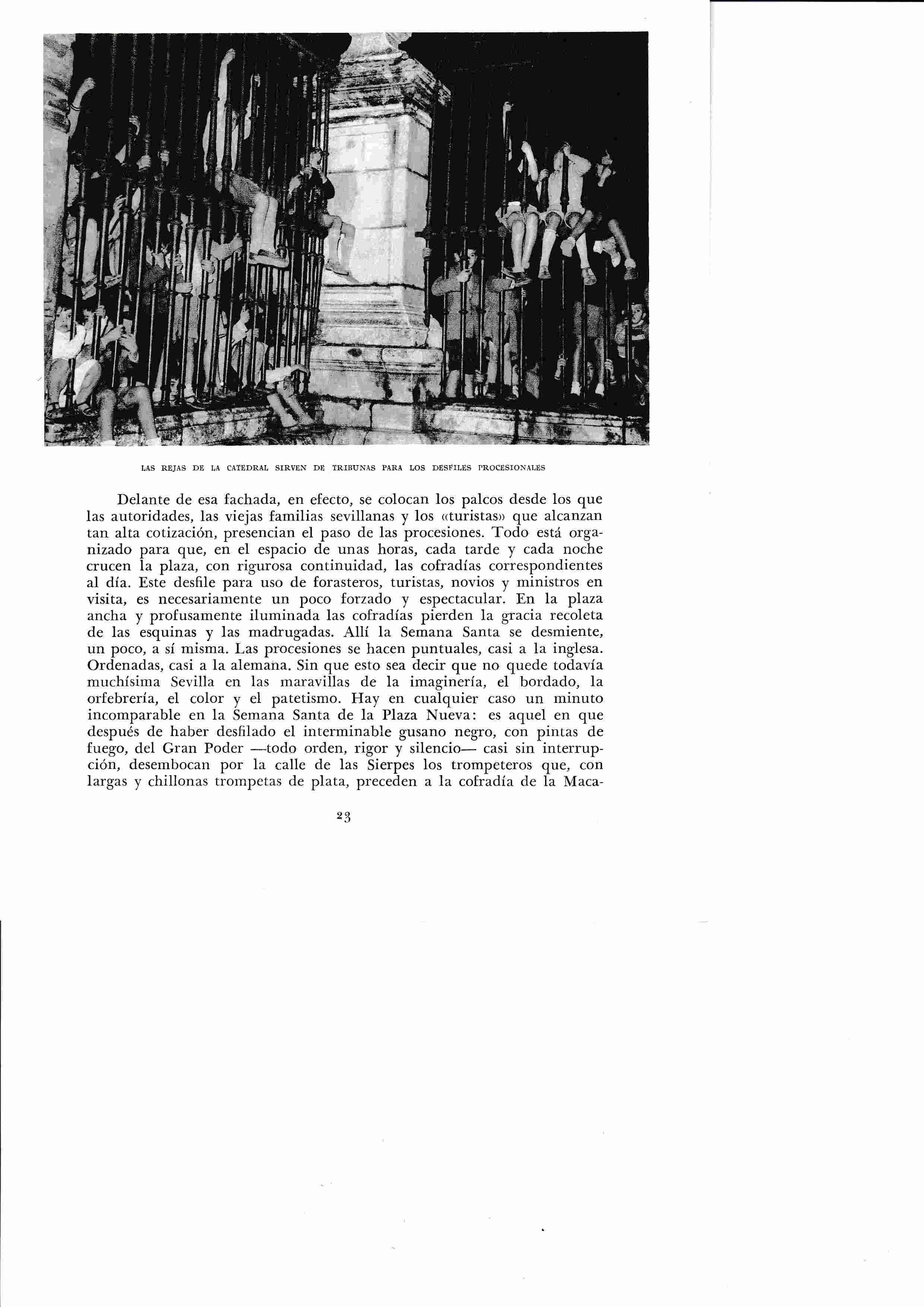LAMINA 6323: Las rejas de la catedraal sirven de tribuna para las prcesiones