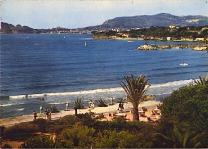POSTAL 57519: St Cyr les Lecques La Plage Perspective sur le bec de l Aigle
