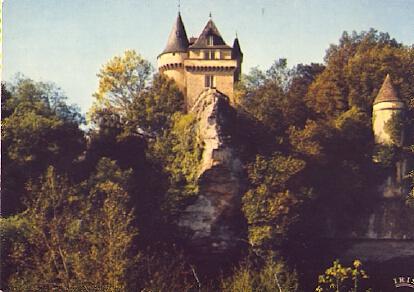 POSTAL 57523: Vallee de la Vezere Le château de Belcayre Dordogne