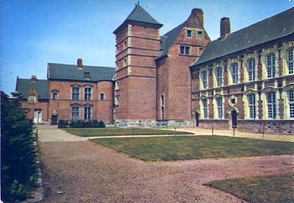POSTAL 57541: Douai (Nord) Le Musee (ancienne chartreuse)
