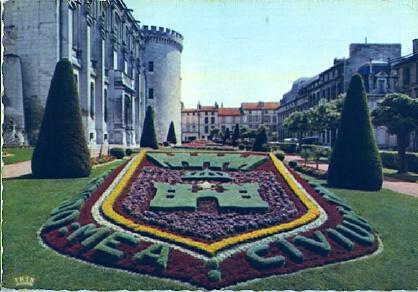 POSTAL 57555: Angouleme (Charente) Jardin de l Hotel de Ville Ecusson