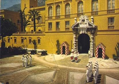 POSTAL 57567: Principaute de Monaco Le Palais Princier la Releve de la Garde